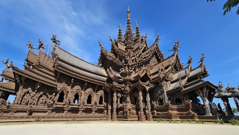 タイ・パタヤにある木造寺院サンクチュアリ・オブ・トゥルース